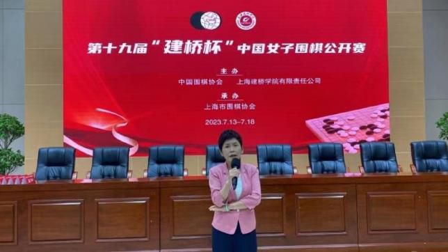 超露女装图片